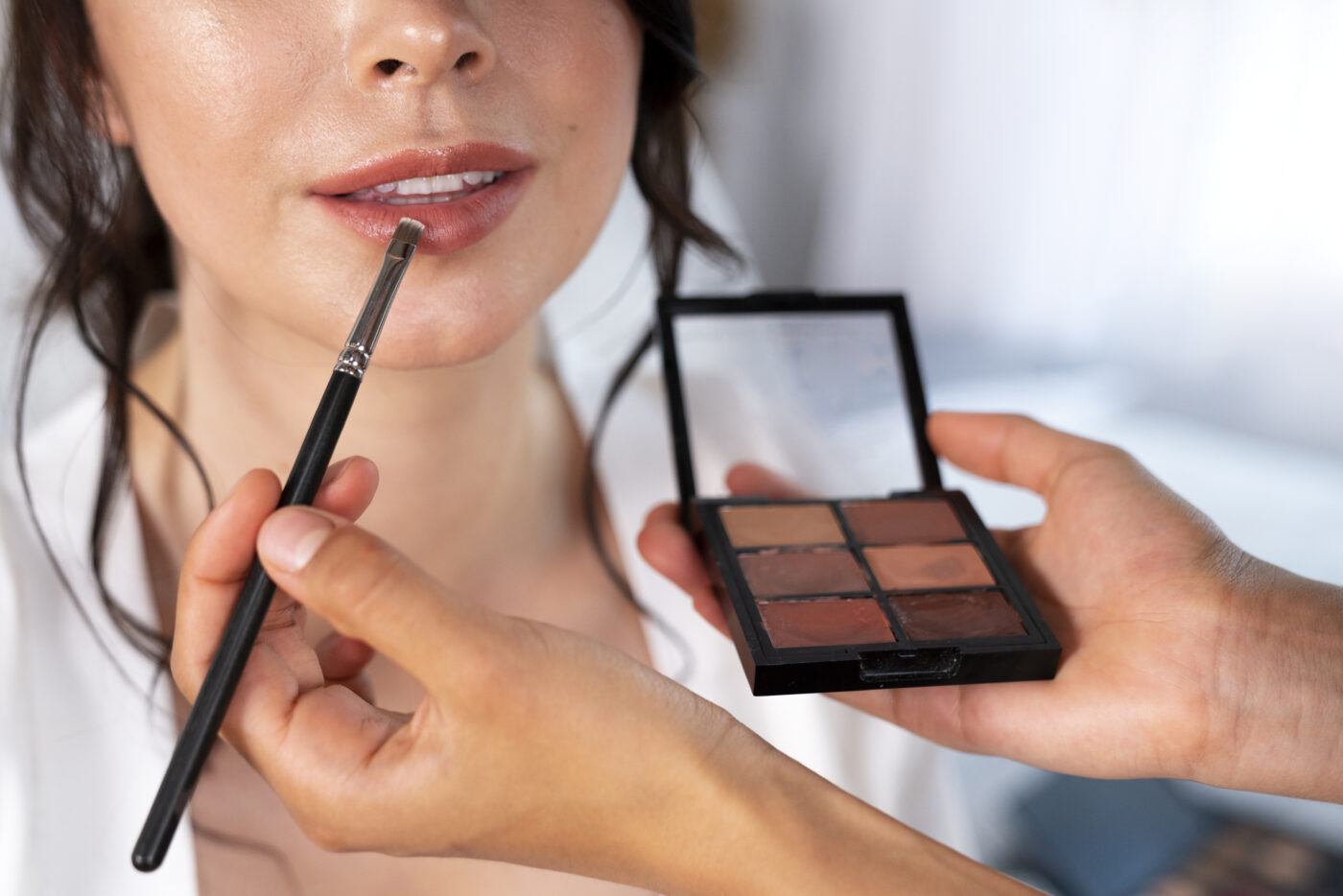 Application de maquillage à l'Institut privilège, Institut de beauté à Balma.